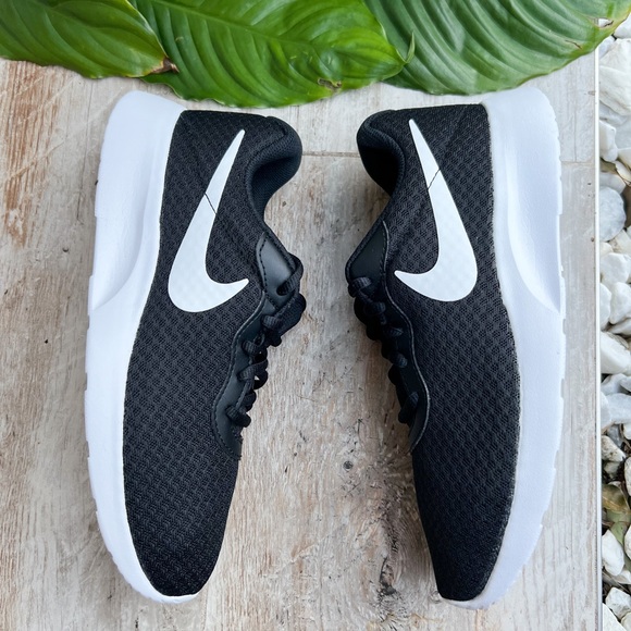 🤍🖤Nike Comfy day🖤🤍Tanjun  Running New - Picture 5 of 8